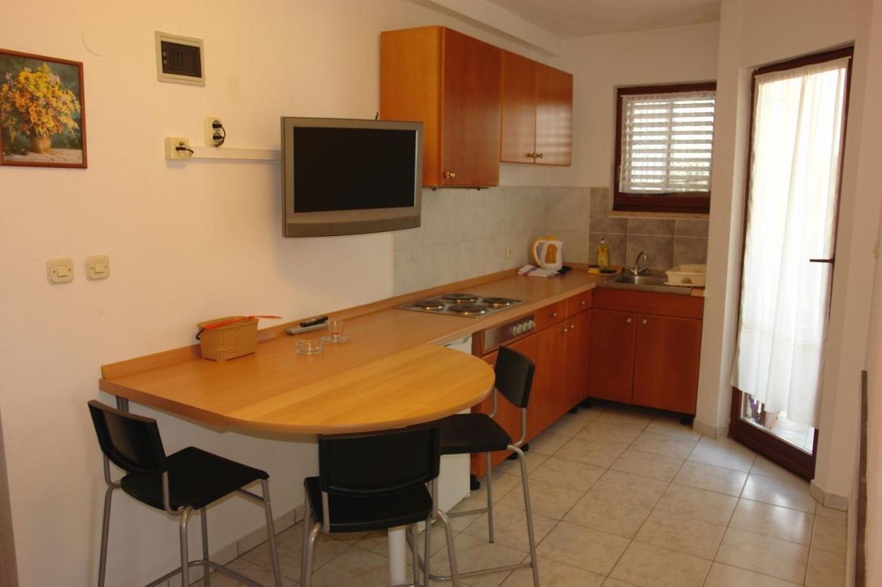 Apartmani Milokanovic Funtana Esterno foto