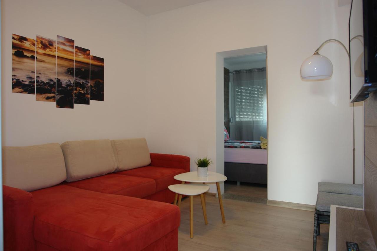 Apartmani Milokanovic Funtana Esterno foto