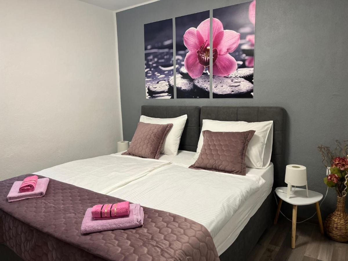 Apartmani Milokanovic Funtana Esterno foto