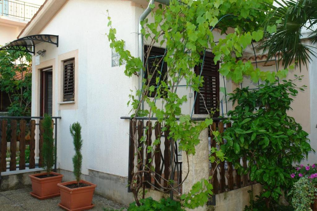 Apartmani Milokanovic Funtana Esterno foto