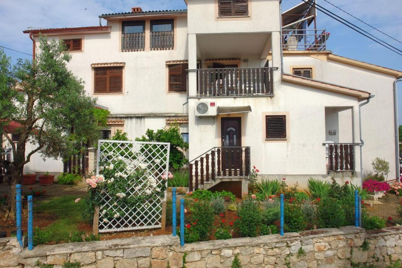 Apartmani Milokanovic Funtana Esterno foto