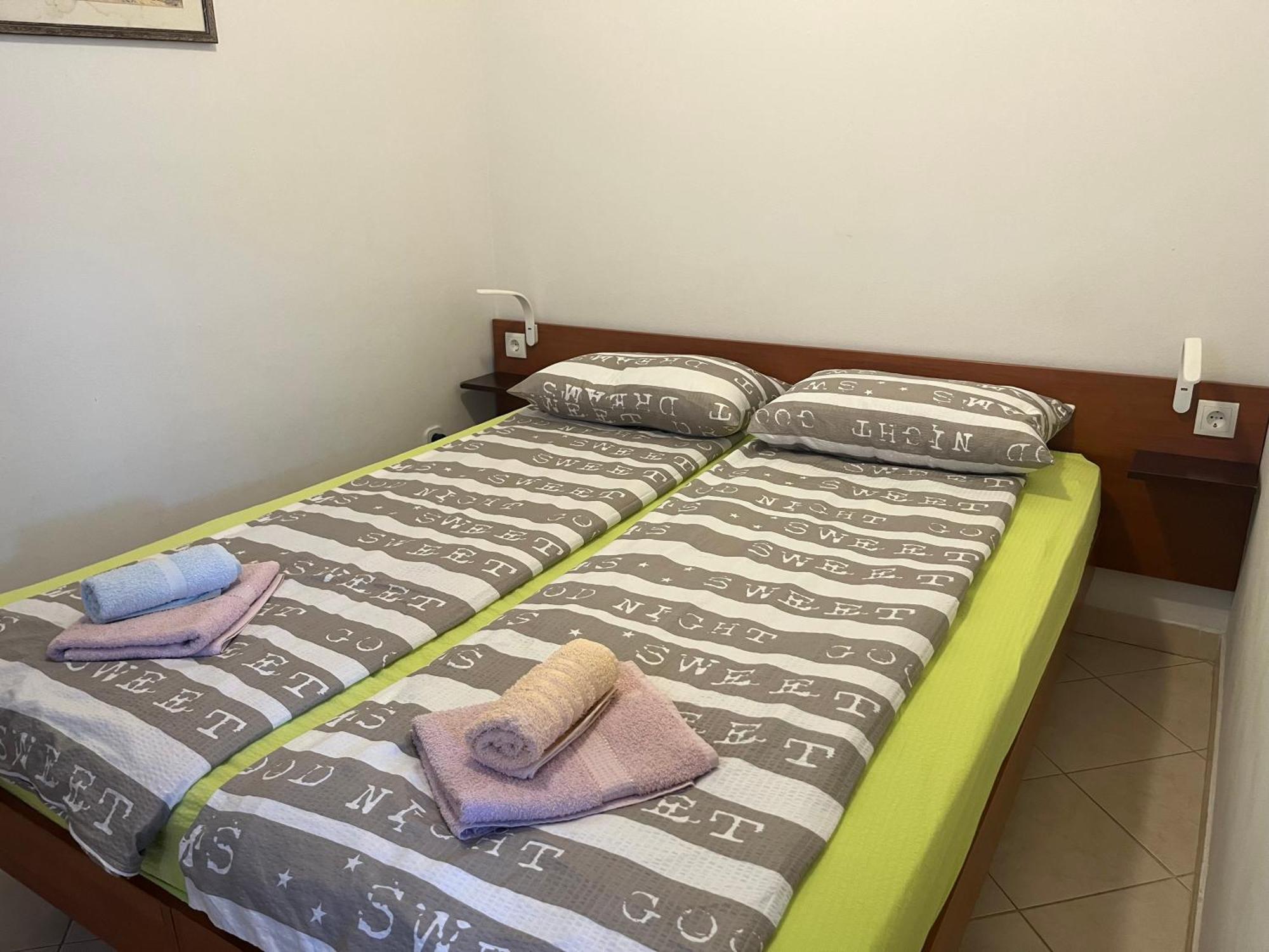 Apartmani Milokanovic Funtana Esterno foto