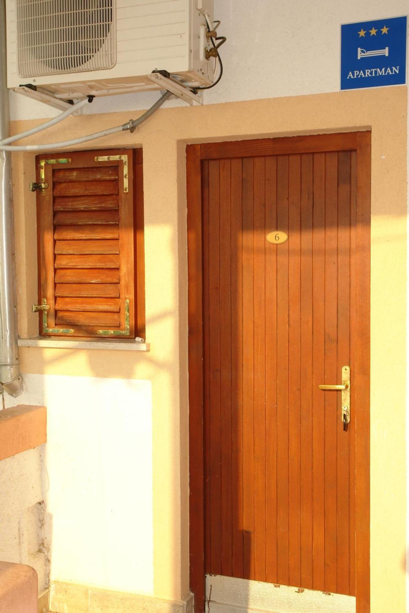 Apartmani Milokanovic Funtana Esterno foto