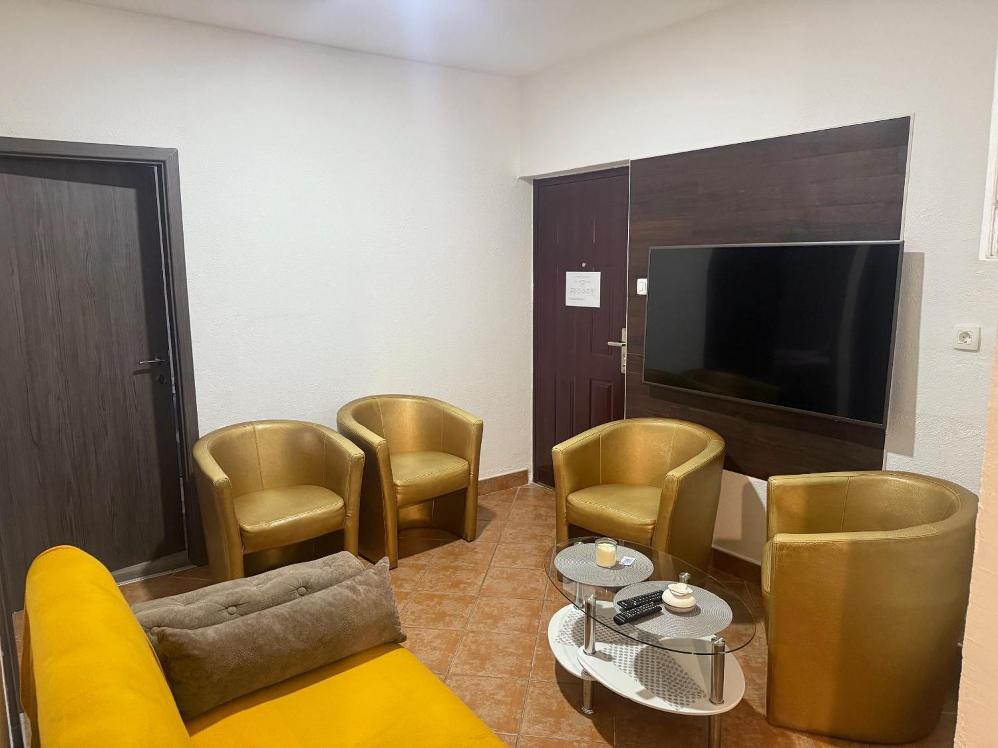 Apartmani Milokanovic Funtana Esterno foto